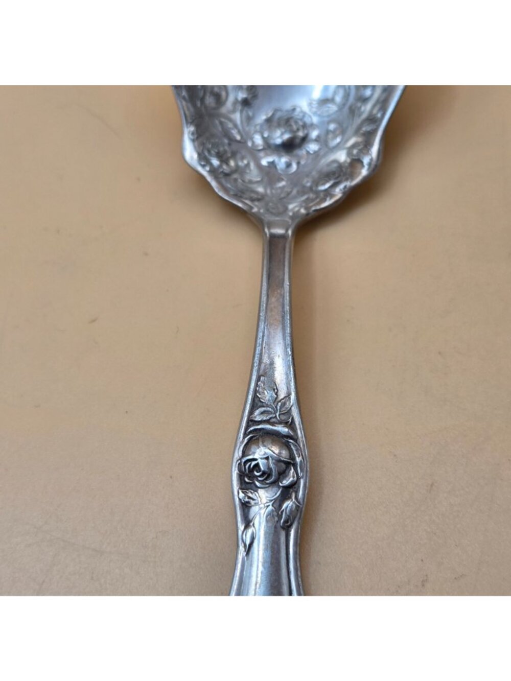 Holmes & Edwards American Beauty Rose Silverplate Berry Spoon Flatware - Picture 4 of 10
